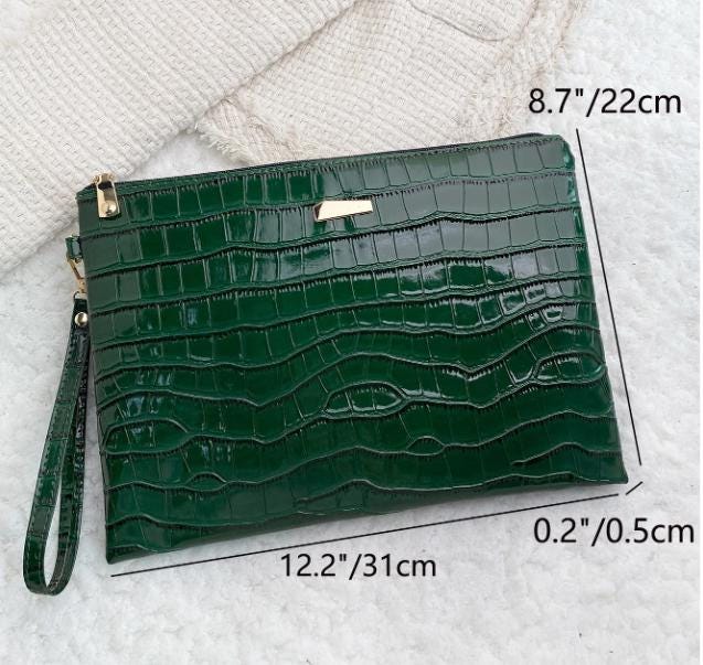 Green Crocodile Clutch Bag, Emerald Wristlet Purse, Embossed Evening Bag, Textured Green Handbag, Zip Top Party Purse